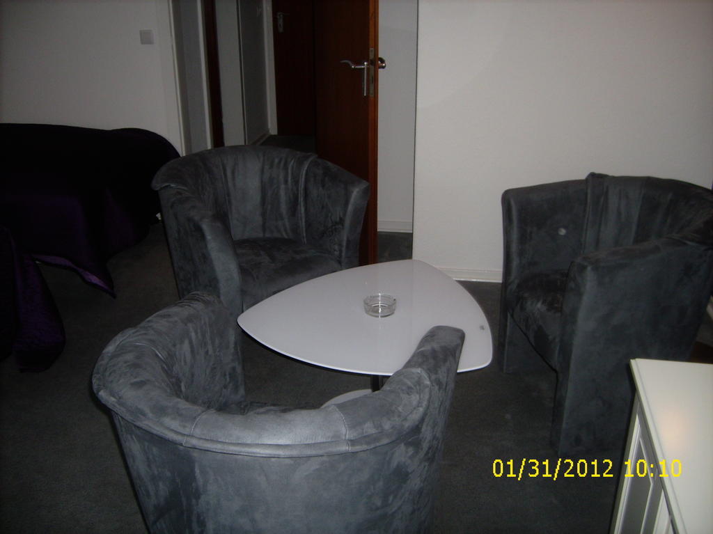 Eu Centralhotel Im Toennchen Dusseldorf Bagian luar foto