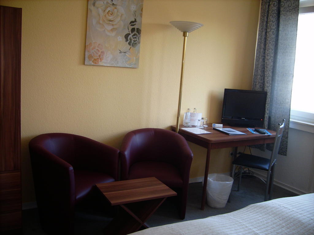 Eu Centralhotel Im Toennchen Dusseldorf Bagian luar foto