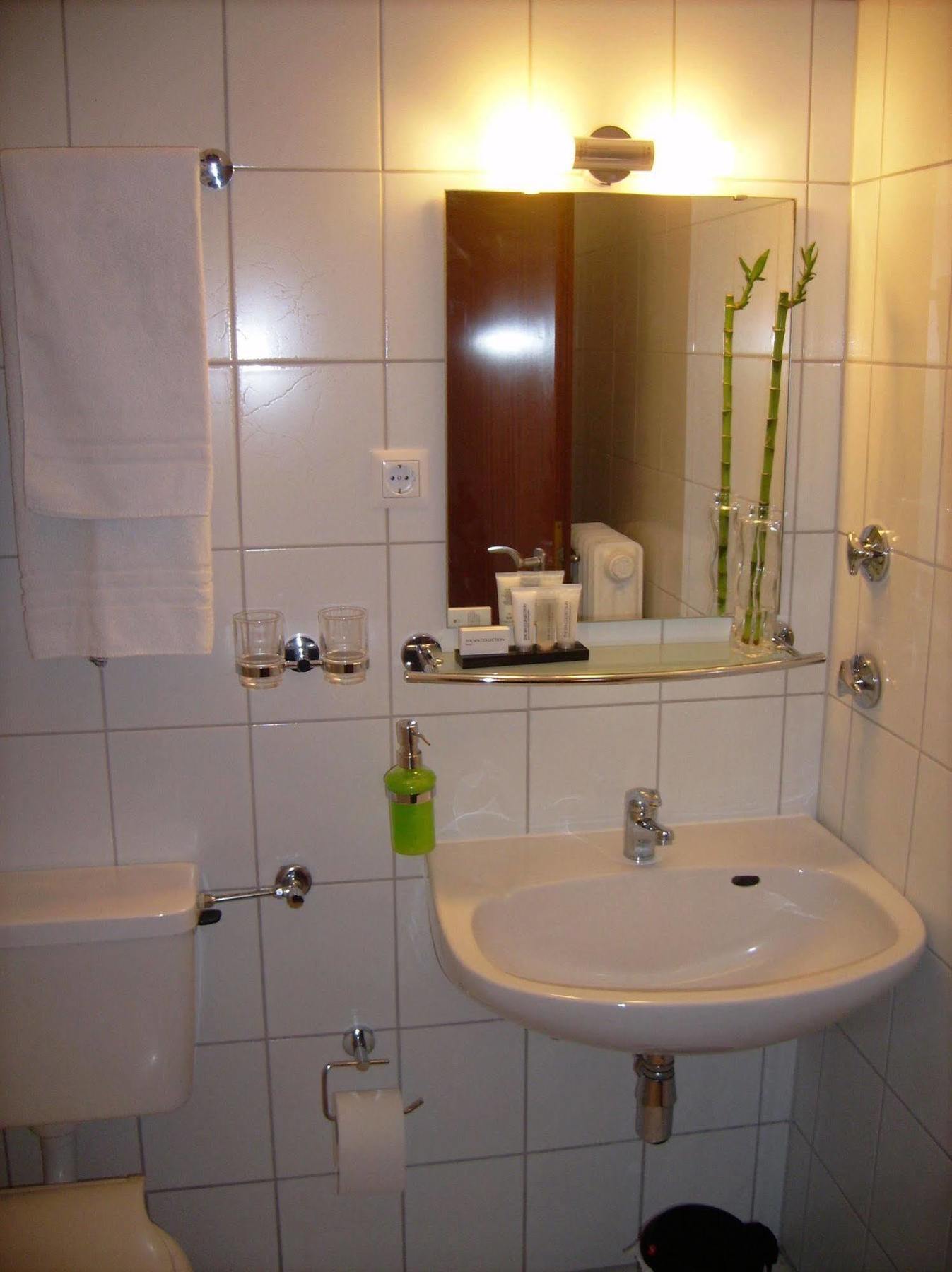 Eu Centralhotel Im Toennchen Dusseldorf Bagian luar foto