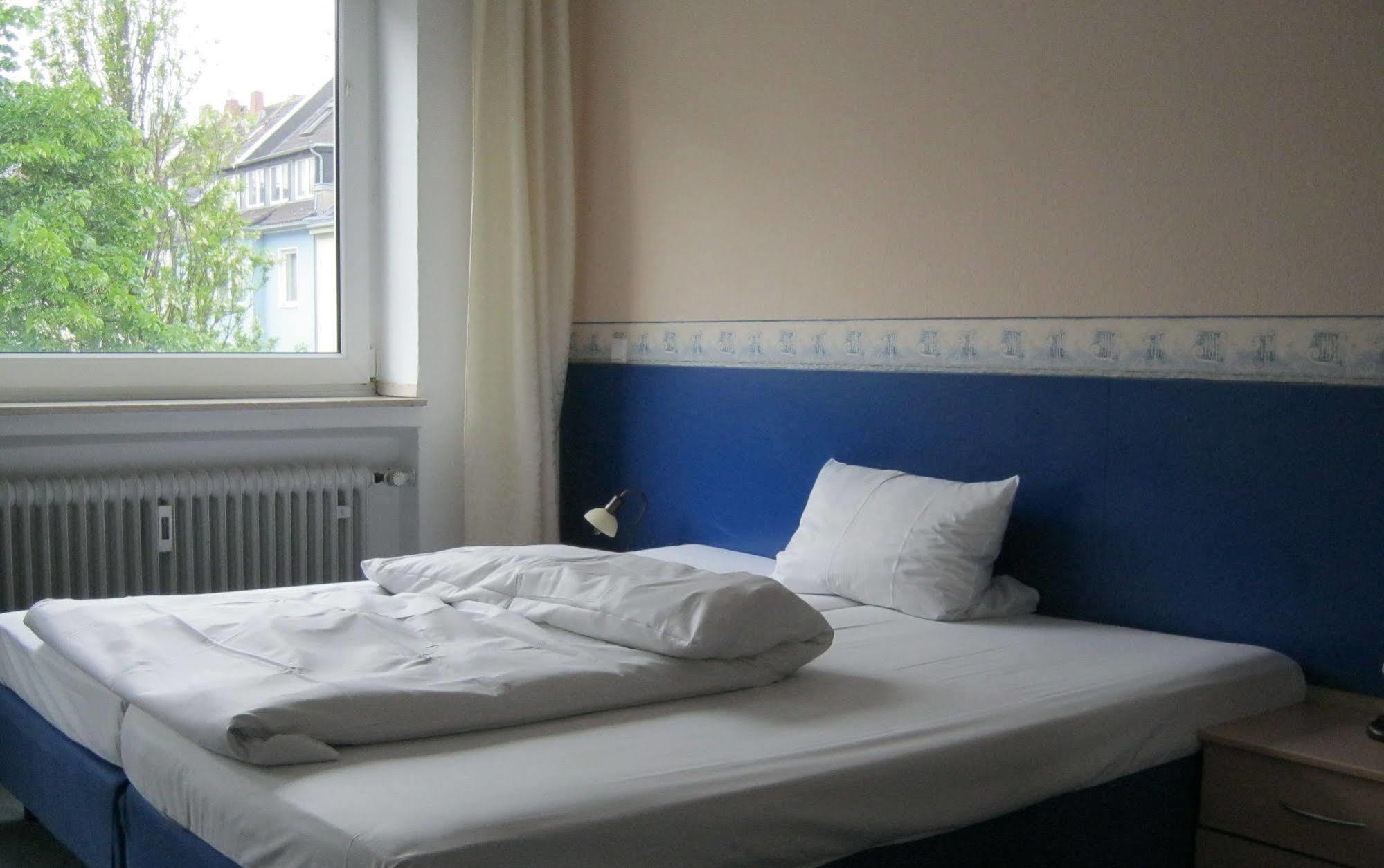 Eu Centralhotel Im Toennchen Dusseldorf Bagian luar foto