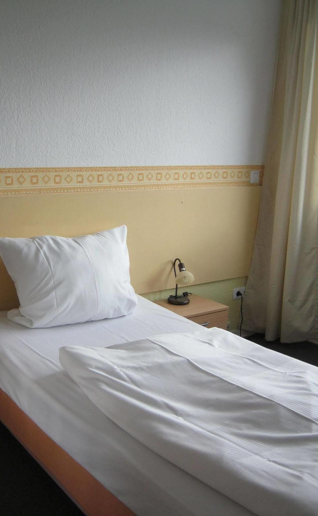 Eu Centralhotel Im Toennchen Dusseldorf Bagian luar foto