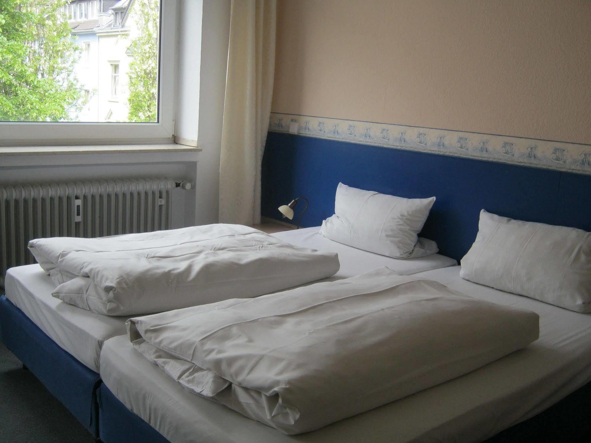 Eu Centralhotel Im Toennchen Dusseldorf Bagian luar foto