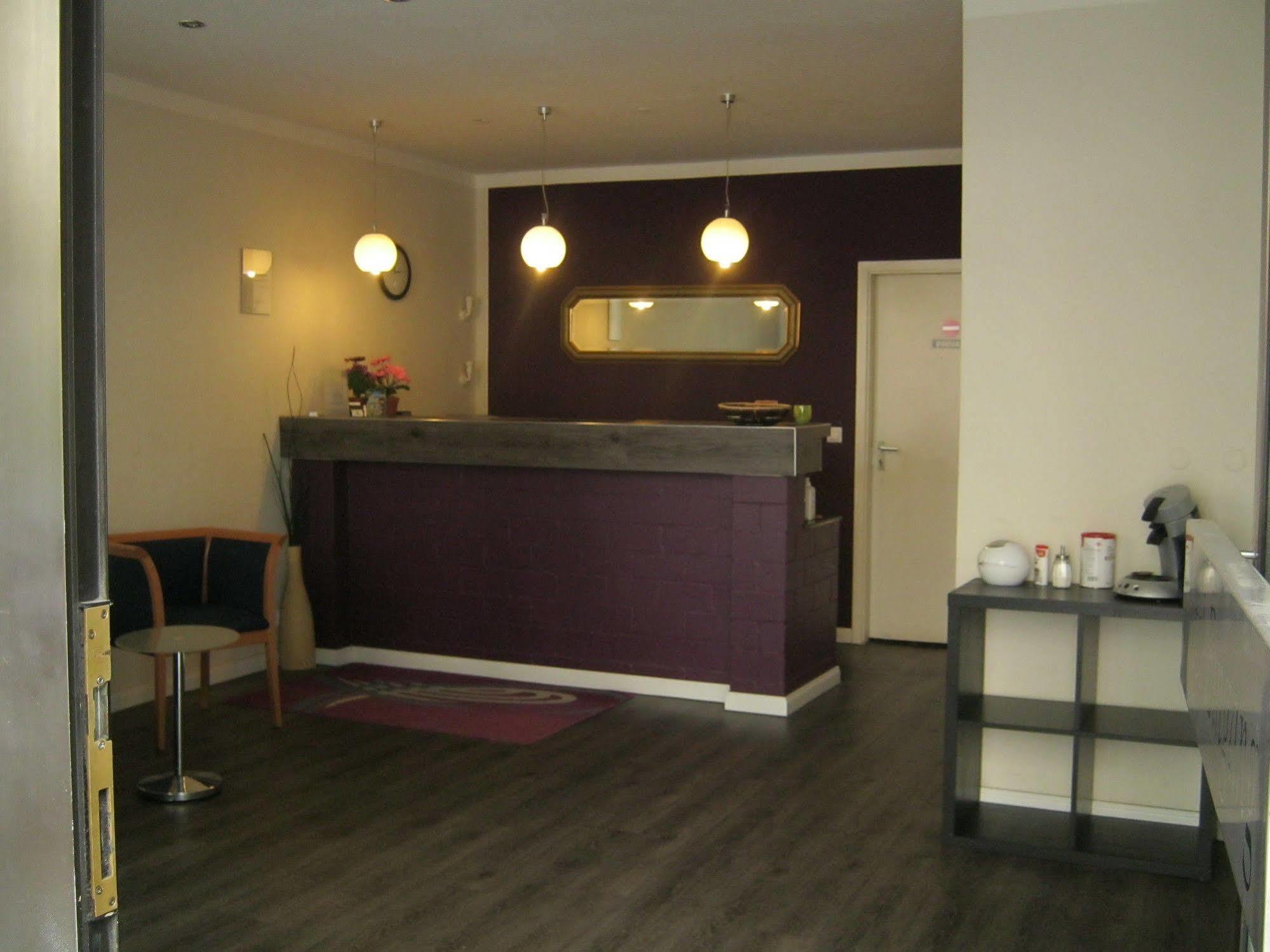 Eu Centralhotel Im Toennchen Dusseldorf Bagian luar foto