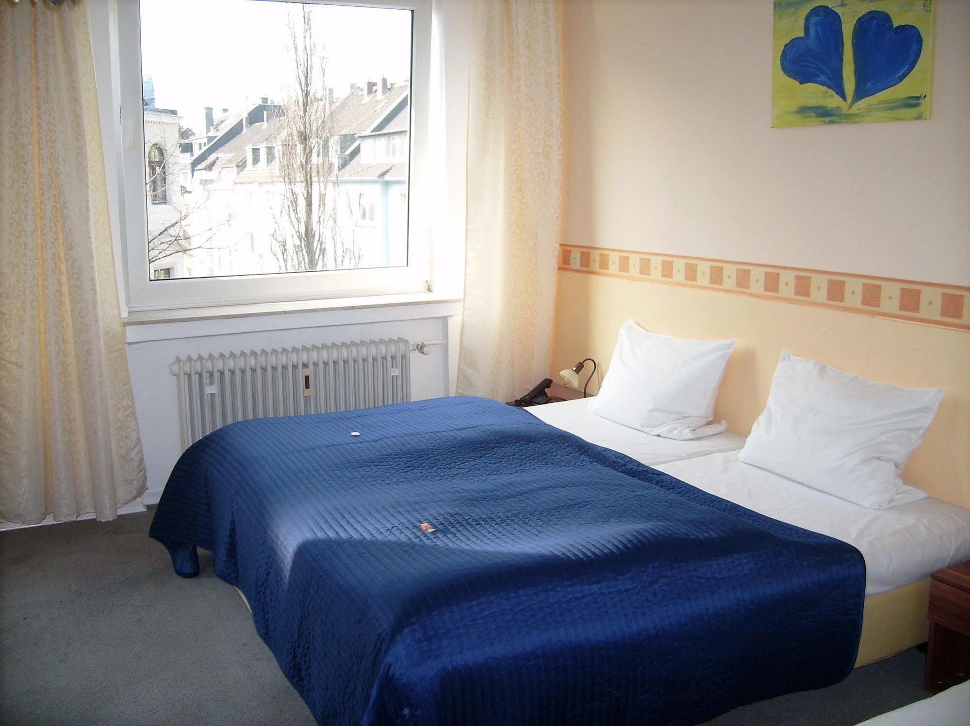Eu Centralhotel Im Toennchen Dusseldorf Bagian luar foto