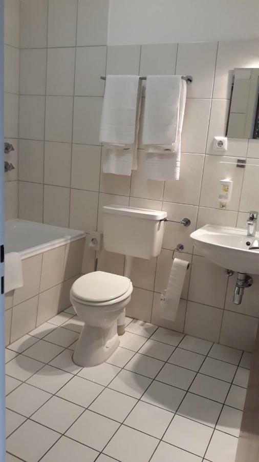 Eu Centralhotel Im Toennchen Dusseldorf Bagian luar foto