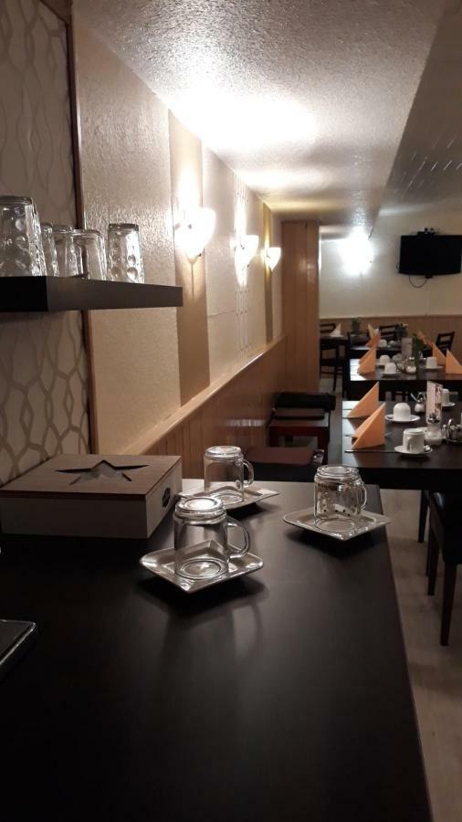 Eu Centralhotel Im Toennchen Dusseldorf Bagian luar foto